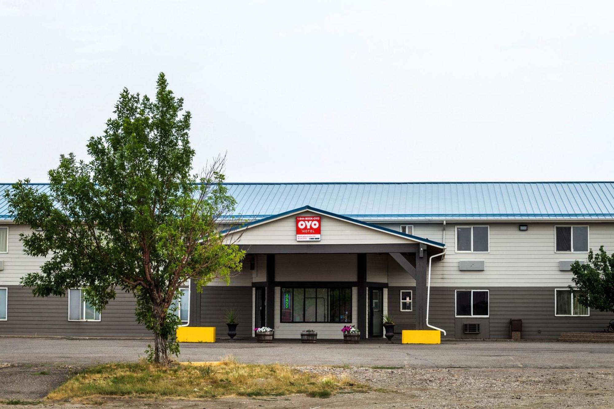 Oyo Hotel Shelby Mt Hwy 2 & I-15 Екстер'єр фото