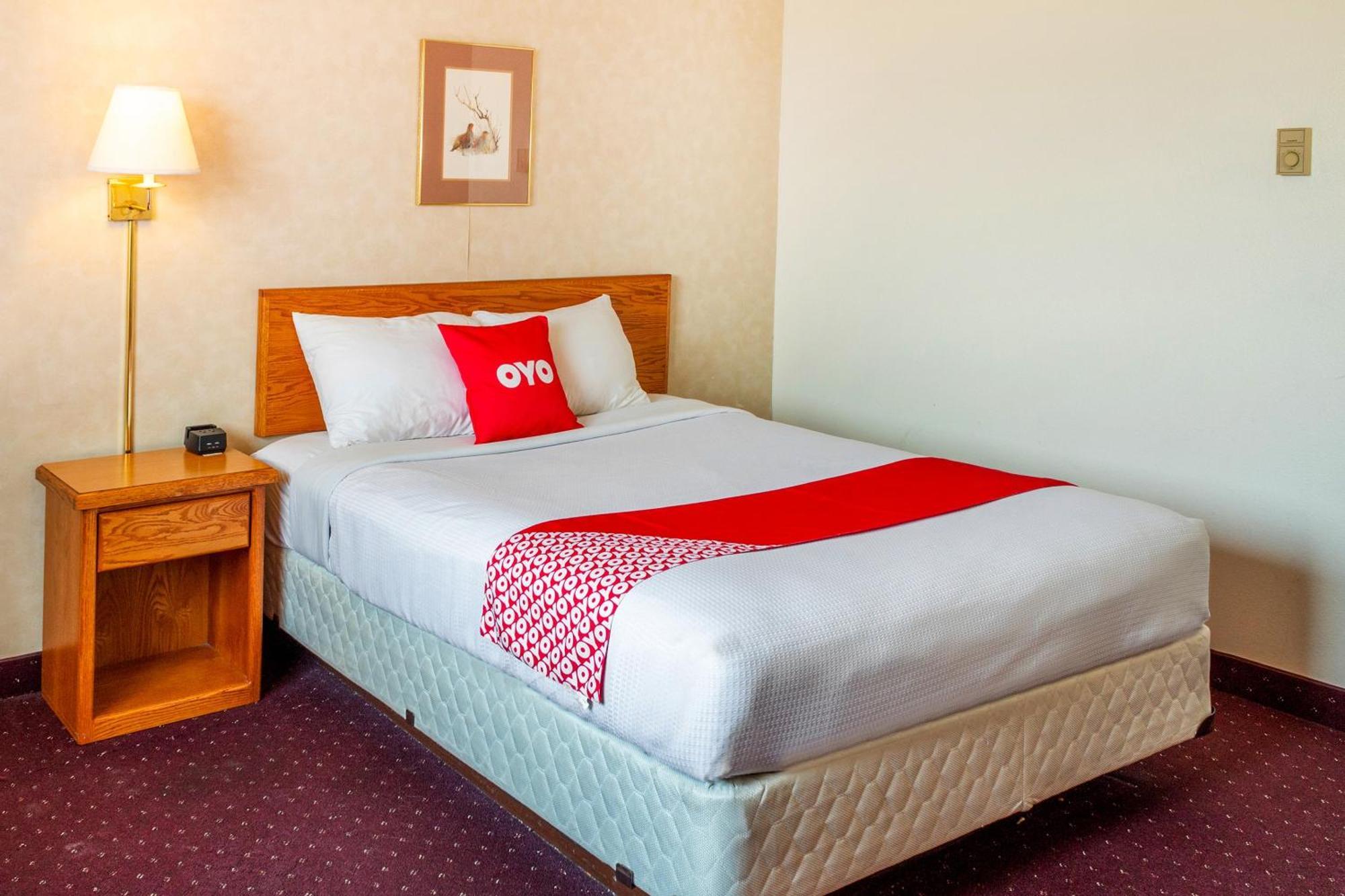 Oyo Hotel Shelby Mt Hwy 2 & I-15 Екстер'єр фото
