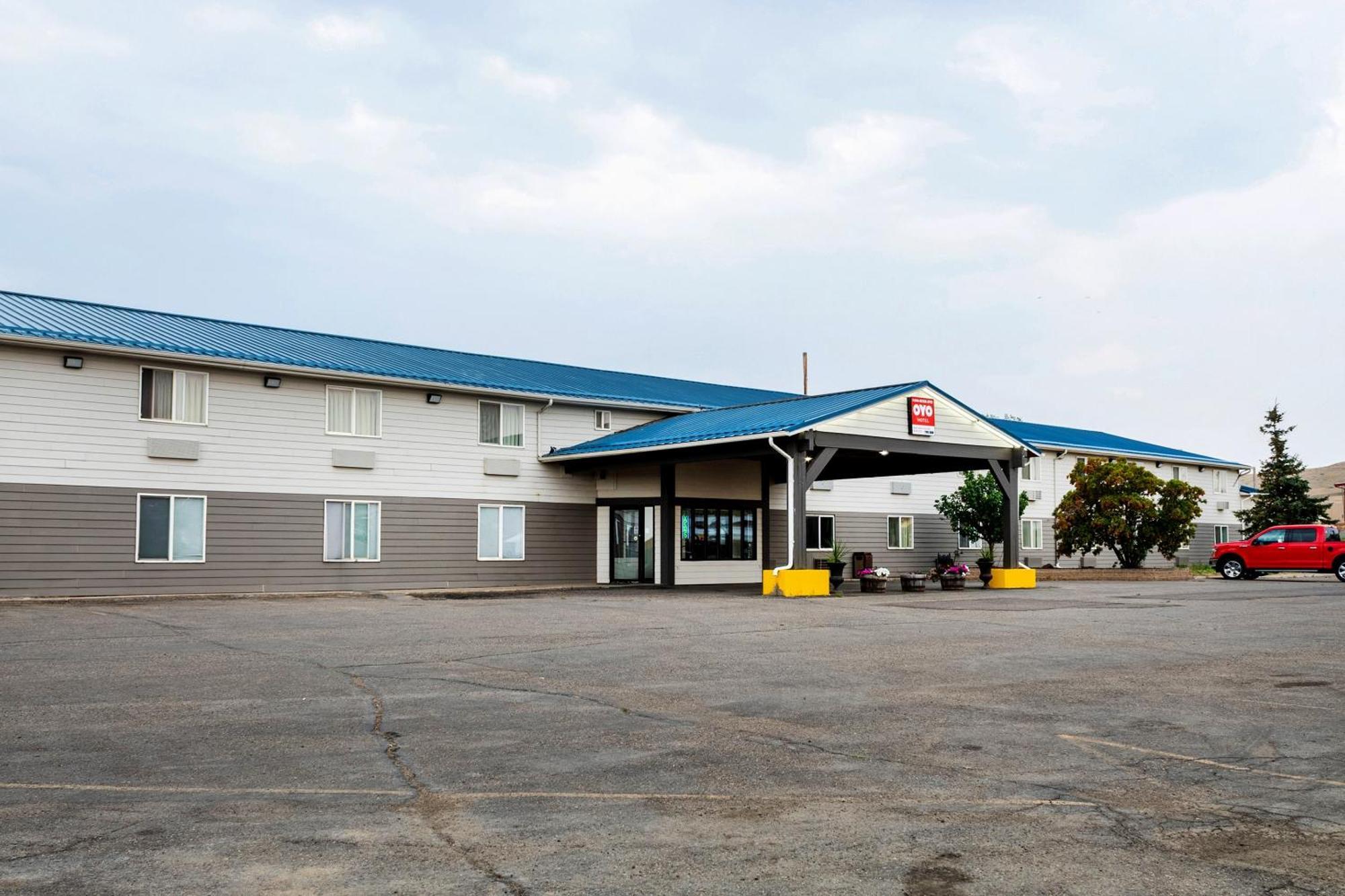 Oyo Hotel Shelby Mt Hwy 2 & I-15 Екстер'єр фото