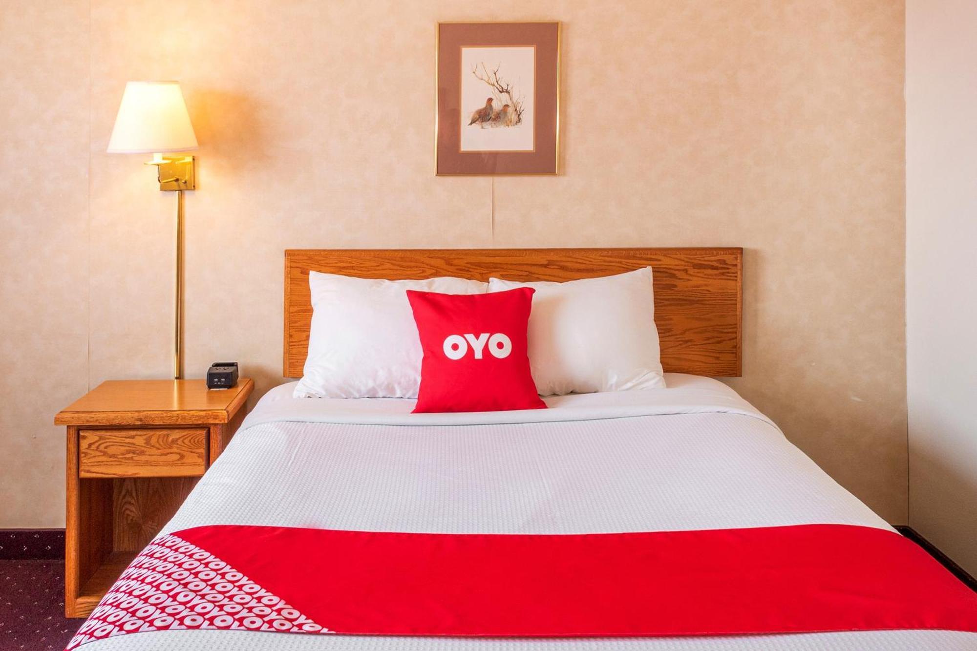 Oyo Hotel Shelby Mt Hwy 2 & I-15 Екстер'єр фото