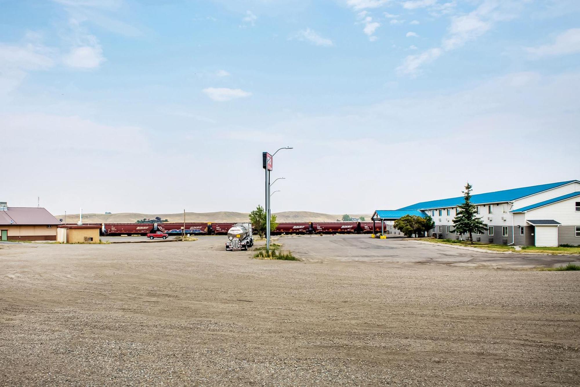 Oyo Hotel Shelby Mt Hwy 2 & I-15 Екстер'єр фото